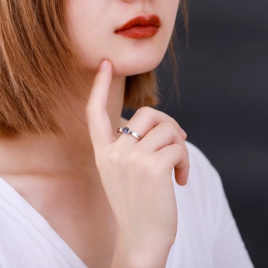 Anello in argento sterling con fiocco e pietra portafortuna a forma di cuore, personalizzato con i nomi delle coppie