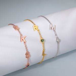 Gepersonaliseerde zijwaarts eerste geboortesteen armband