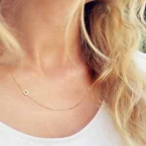 Collana con iniziale laterale personalizzata, regali per la festa della mamma, per la mamma, per lei