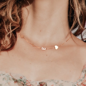 Collana con iniziale laterale personalizzata, regali per la festa della mamma, per la mamma, per lei